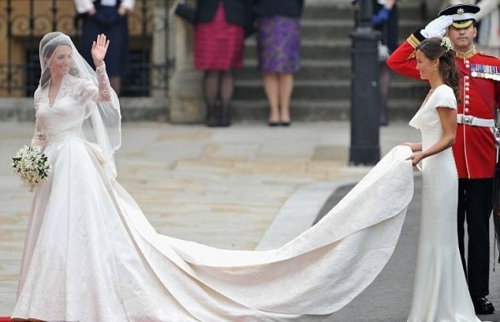 Подруга Герцогини Кембриджской копирует ее свадебное платье