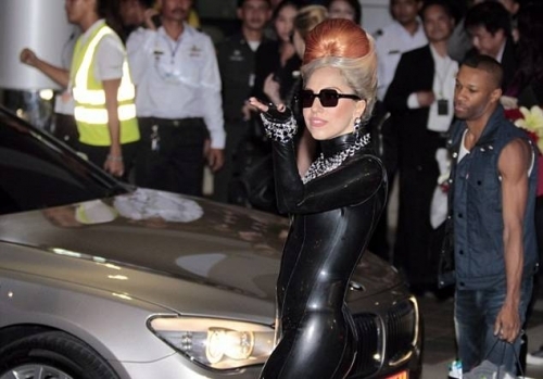 «Резиновая» Леди Гага прилетела в Бангкок
