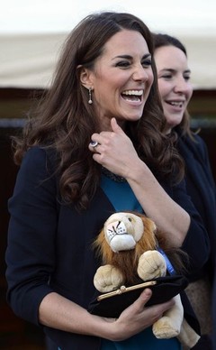 Герцогиня Кэтрин развлекает детей