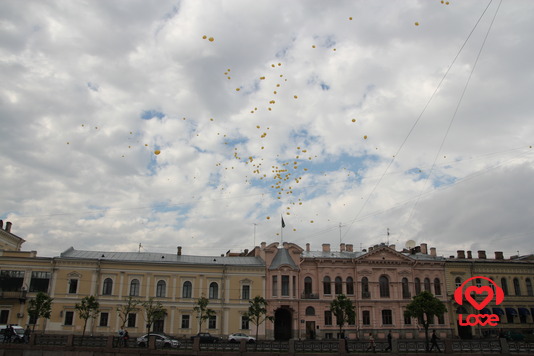 17 июня Питер страстно целовался против курения