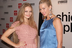 Fashion People Awards 2012. Юлиана Крылова с гостьей