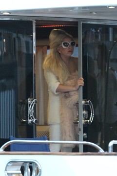 Леди Гага отправилась в круиз с возлюбленным