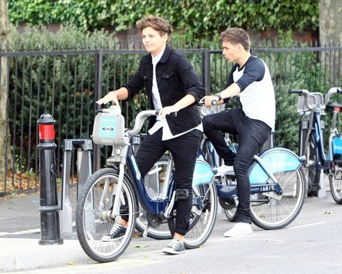 One Direction на велопрогулке