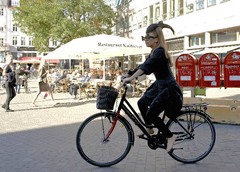 Леди Гага совершает экскурсию по Копенгагену на велосипеде 