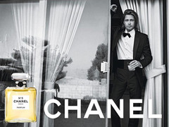 Брэд Питт для Chanel №5