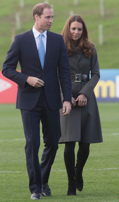 Кейт Миддлтон и принц Уильям на открытии Футбольного центра