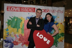 Love Radio представляет Ночь скидок Cosmopolitan Shopping. Ведущие ночи – DJ’s Love Radio Руслан Полянский и Ольга Мажара 