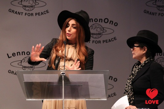 Леди Гага намерена выпустить именную бутилированную воду
