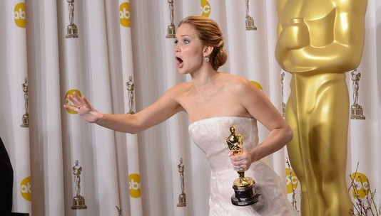 Дженнифер Лоуренс объяснила свое падение на церемонии Оскара
