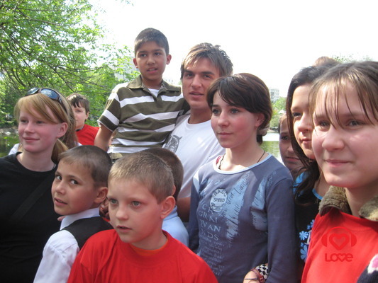 Влад Топалов с детьми