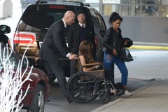 Леди Гага сменила трон на коляску от Louis Vuitton