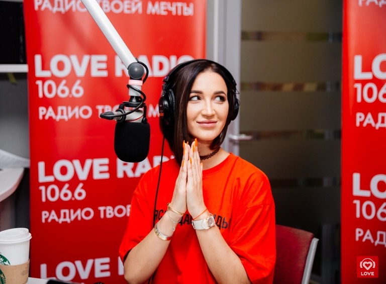 Любимое ради. Бузова на радио. Ольга Бузова Love Radio. Ольга радио. Love Radio блоггер.