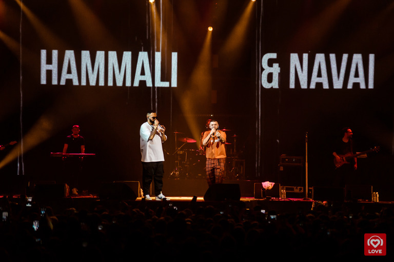 Макан наваи текст. Хамади и Наваи. HAMMALI & Navai. Наваи концерт. HAMMALI Navai концерт.