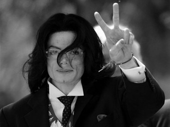 Делал ли Майкл Джексон операцию по изменению цвета кожи?